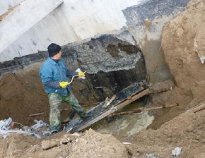 遵化市污水池伸縮縫堵漏 水池伸縮縫補漏公司 企業相冊 江蘇三里港堵漏防水公司,污水池堵漏,水電站堵漏.水電站補漏.水池伸縮縫補漏.污水池補漏公司