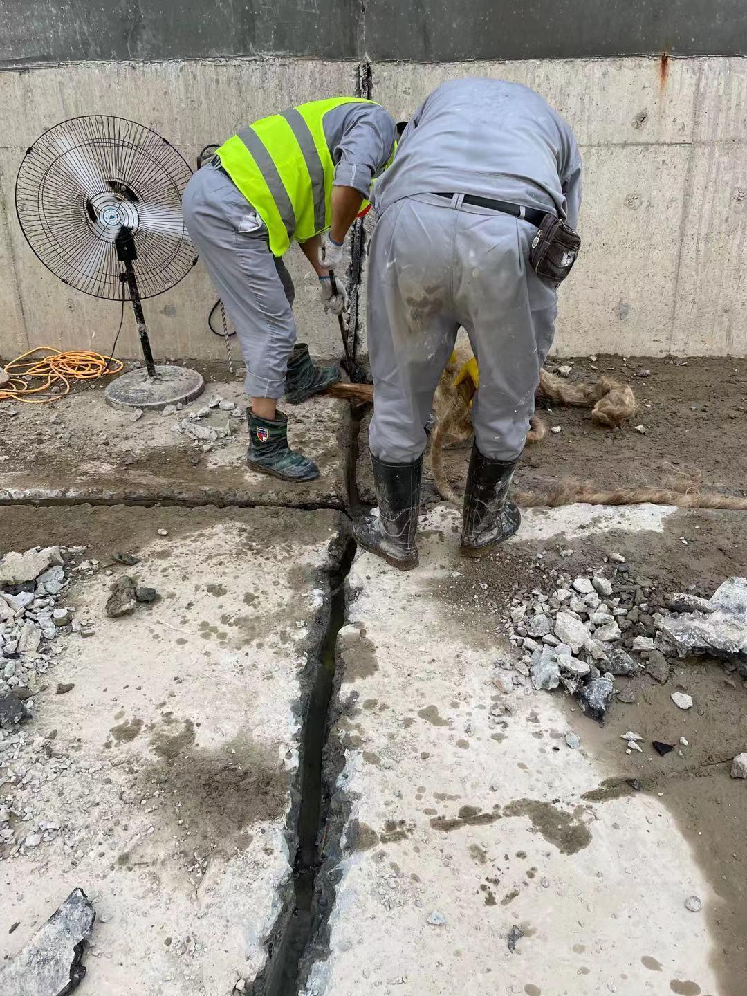 水池池壁出現滲漏如何補漏方法 儲水池堵漏施工方法