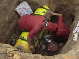 供應(yīng)防水堵漏,帶壓堵漏,高壓堵漏,水池堵漏,涼水塔堵漏,水塔堵漏,隧道堵漏 鹽城藍翔高空建筑防腐維修