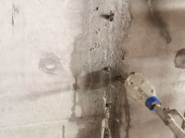地下室剪力墻漏水量大先使用水性堵漏劑